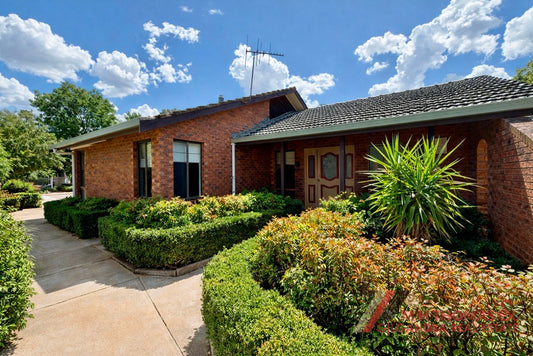 2 Howard Place, Gilgandra NSW 2827